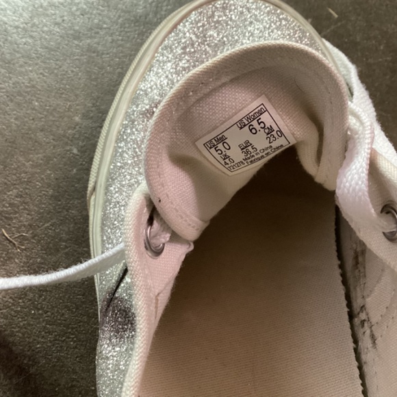 Shoes - Picture 3 of 4